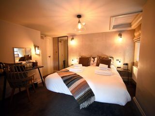 Hotel pic Thornham Rooms at The Chequers
