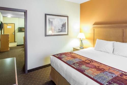 Photo of Glenwood Suites, Ascend Hotel Collection BY CHOICE HOTELS