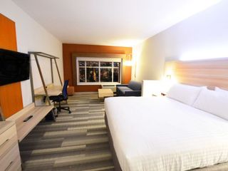 Фото отеля Holiday Inn Express & Suites Toledo South-Perrysburg, an IHG Hotel