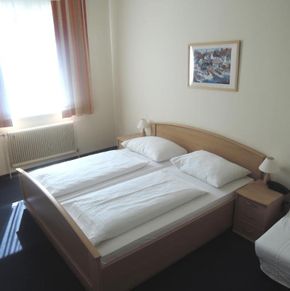 NearBy Hotel