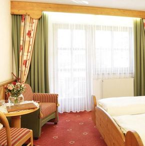 NearBy Hotel