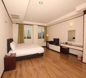 NearBy Hotel
