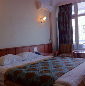 NearBy Hotel