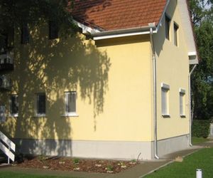 Kenese Gyöngye Apartmanház Balatonkenese Hungary