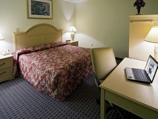 Hotel pic Hilcrest Inn & Suites