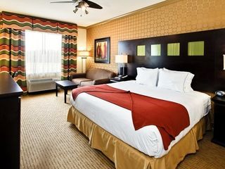 Фото отеля Holiday Inn Express Hotel & Suites Dallas South - DeSoto, an IHG Hotel