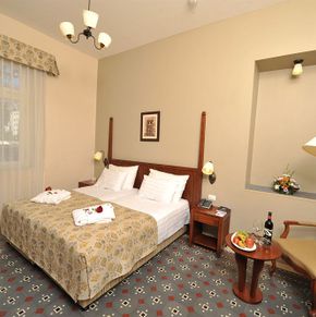 NearBy Hotel