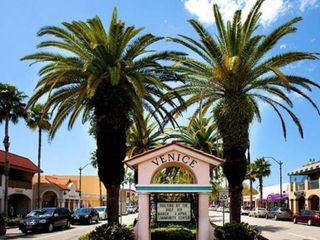 Hotel pic Island Sun Inn & Suites - Venice, Florida Historic Downtown & Beach Ge
