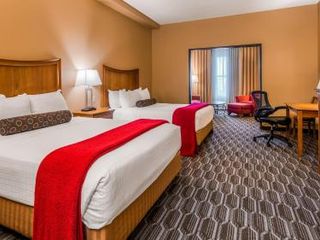 Фото отеля Best Western Plus Swiss Chalet Hotel & Suites