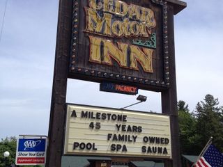 Фото отеля Cedar Motor Inn