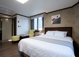 Фото отеля Tongyeong Anchovy Tourist Hotel