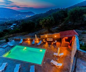Villa Evelyn Stafilos Greece