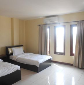 NearBy Hotel
