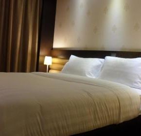 NearBy Hotel