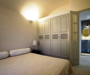 Ambelia Traditional Villas Oia Greece
