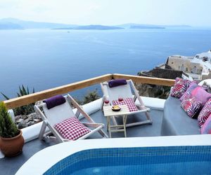 Aqua & Terra Traditional Cave Houses Oia Greece