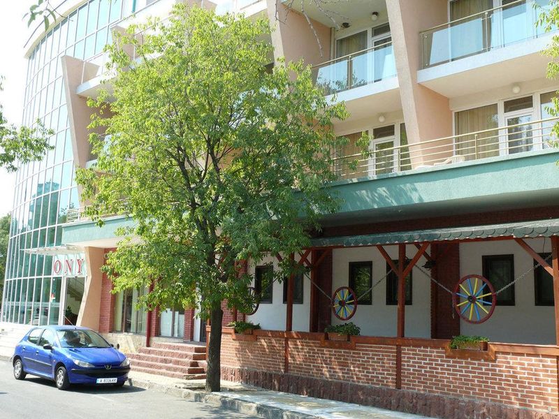 Hotel Photo 1