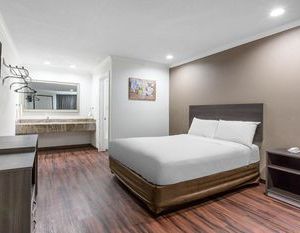 Econo Lodge Bakersfield United States
