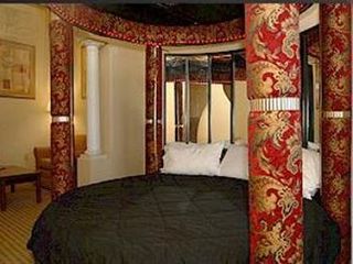 Фото отеля Hiway Inn Express