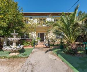 Apartments and Rooms Dragica Starigrad Croatia