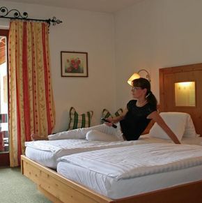NearBy Hotel