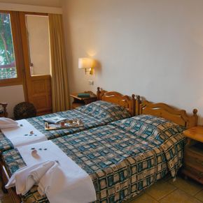 NearBy Hotel