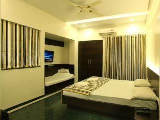OYO 4448 Hotel Suresh Plaza