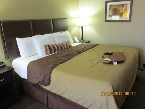 Photo of Parkwood Inn & Suites
