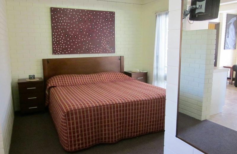 Lakes Entrance Waterfront Cottages with King Beds