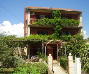 Apartments Srhoj Stari Grad Croatia