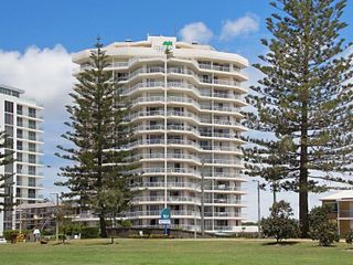 Hotel pic Meridian Tower Kirra Beach