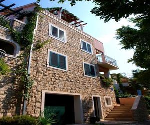 Apartments Mia Postira Croatia