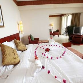 NearBy Hotel