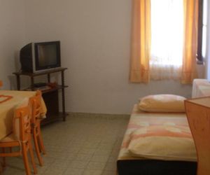 Apartments Veky Omis Croatia