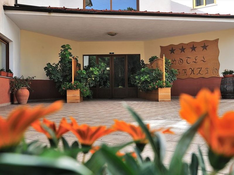 Hotel Photo 6