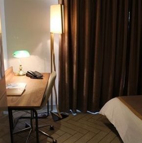 NearBy Hotel