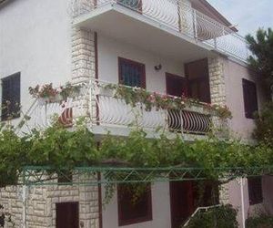 Apartments Lucija Okrug Donji Croatia