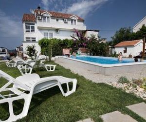 Rooms & Apartments Marinero Betina Croatia