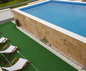 Apartments Visnja Omis Croatia