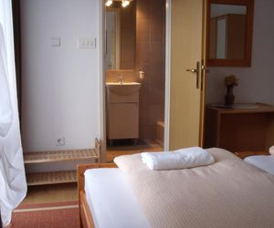 Rooms Veronika Rakovica Croatia