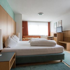 NearBy Hotel