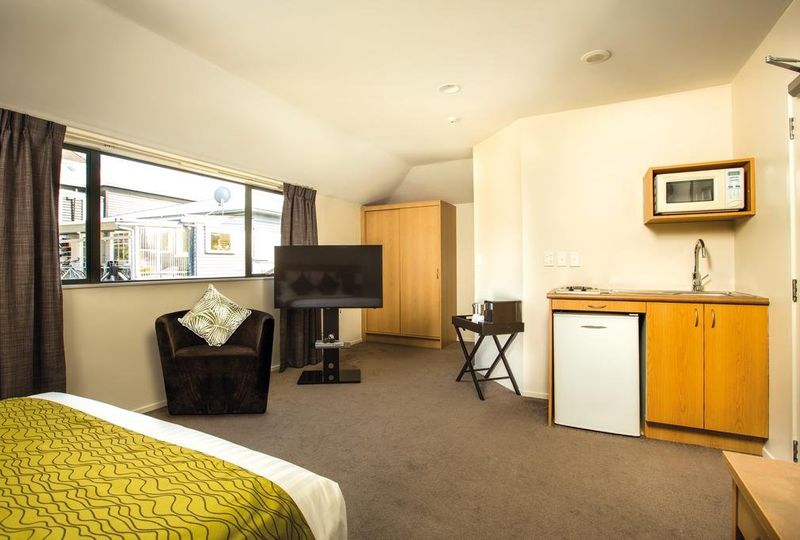 image of hotel Greenlane Suites