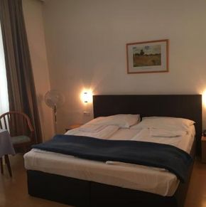 NearBy Hotel