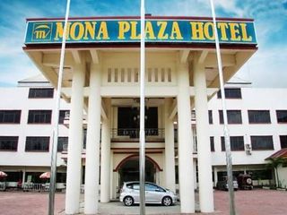 Hotel pic OYO 742 Mona Plaza Hotel