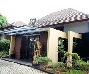 Rumah Nenek Hotel & Restaurant Padang Indonesia