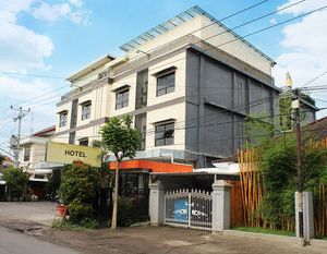 OYO 560 Maktal Hotel Mataram Indonesia