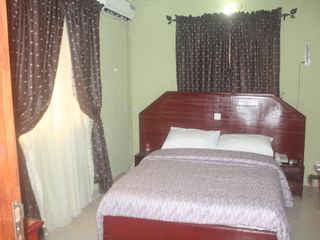 Hotel pic Oragon Hotel & Suites