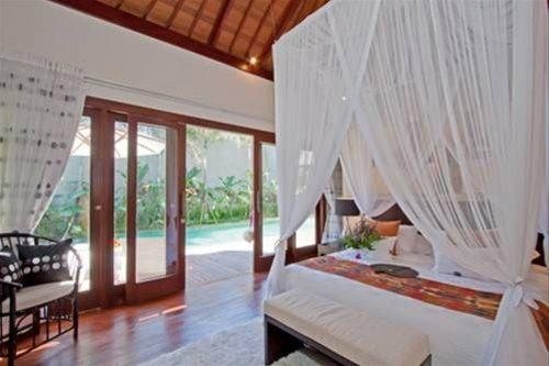 VILLA DANI – THE HONEYMOON SUITE