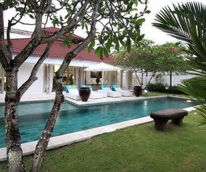 Villa Putih Seminyak Indonesia