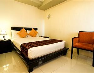 RedDoorz Plus near Quezon City Circle Quezon City Philippines